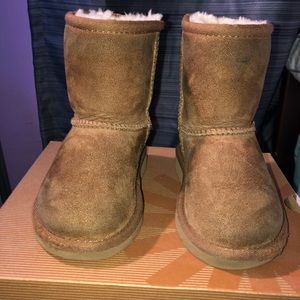 ❄️🍃UGG boots baby for toddlers size 7 cold ❄️